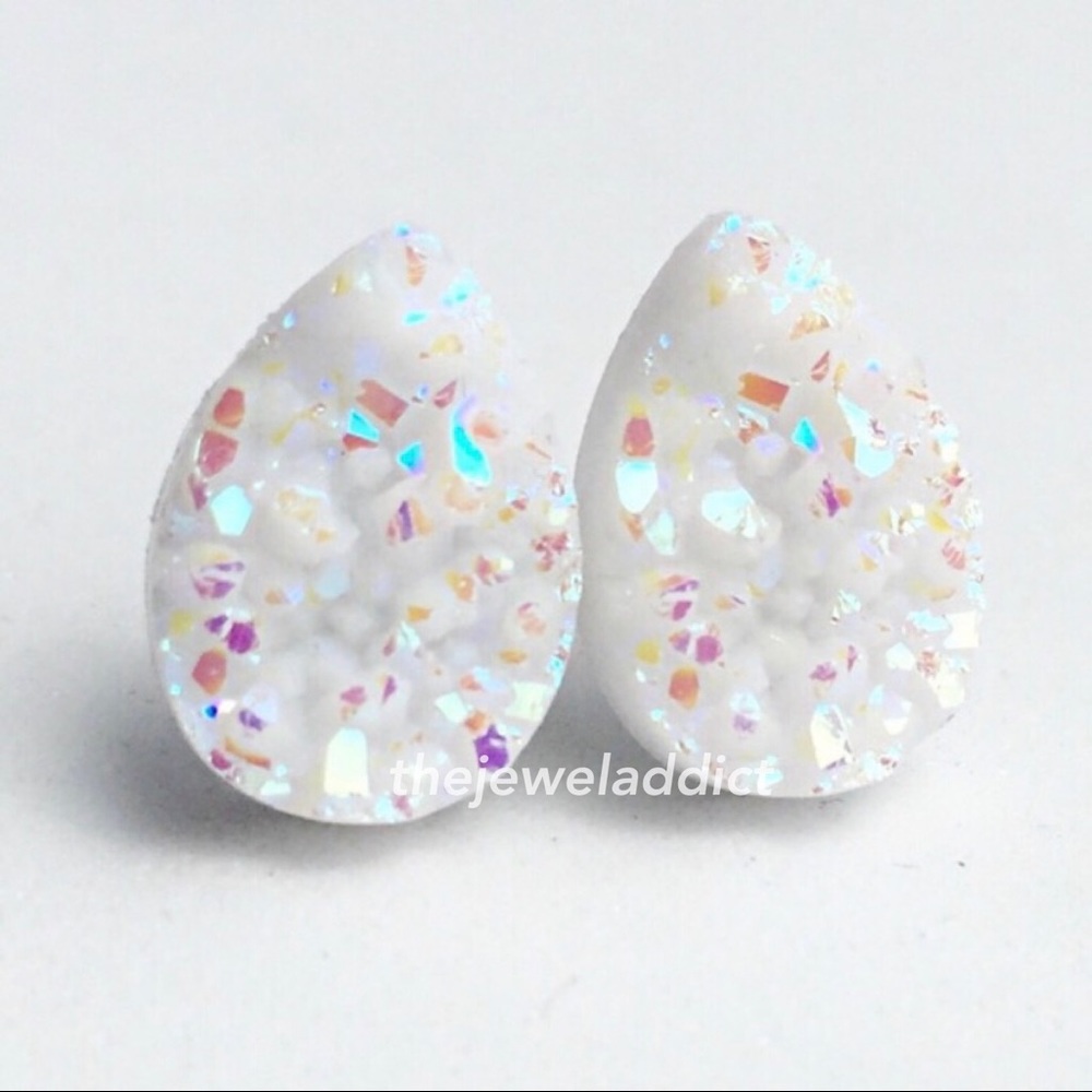 3 for 15🎀 Opal white Druzy style teardrop studs - Picture 3 of 5